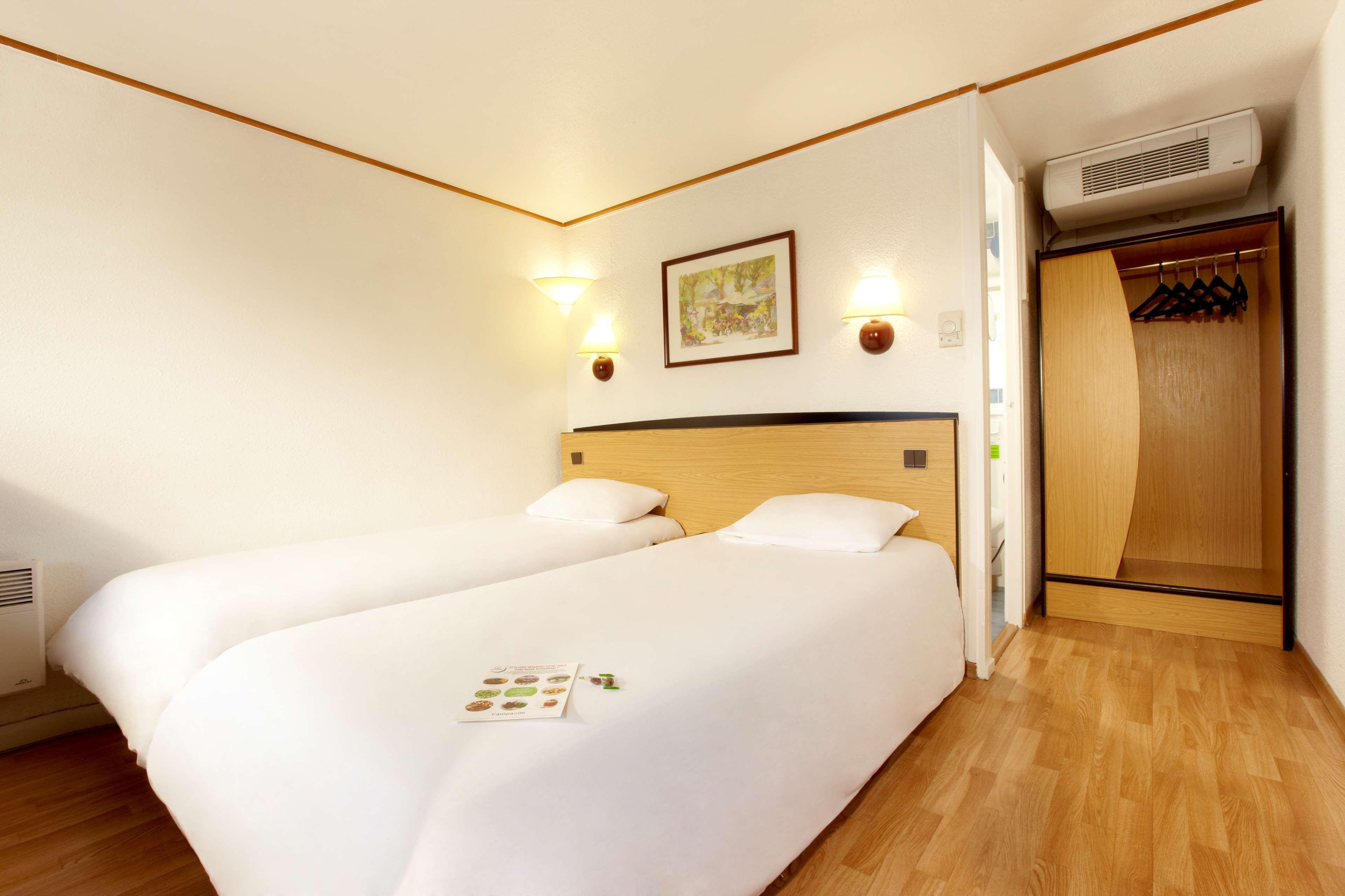 Campanile Metz Sud Jouy-Aux-Arches A31 Carrefour De L'Europe Hotel Room photo